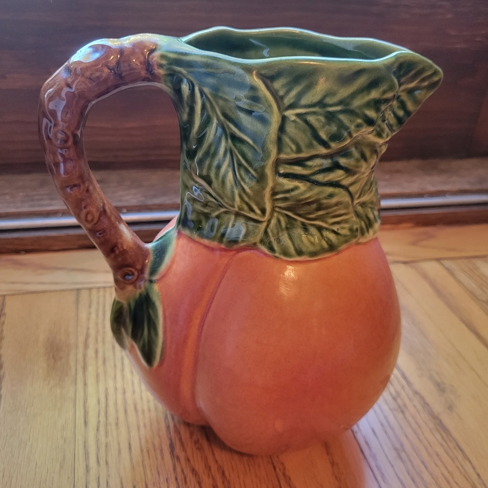 🍑 Vintage Peach Leaf Drink Pitcher Ceramic - retro vintage kitchen decor